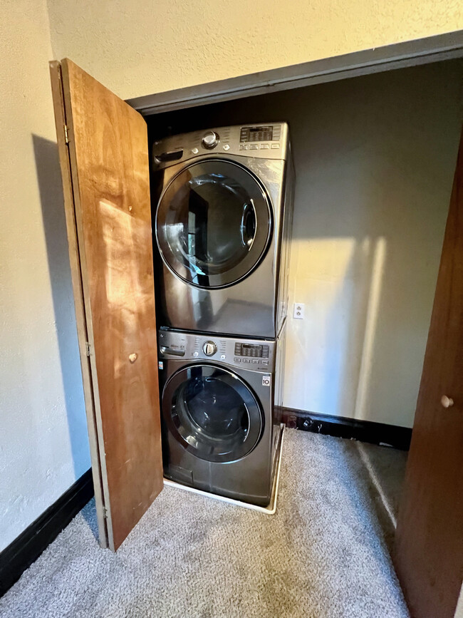 Washer/Dryer - 2028 Bristow St