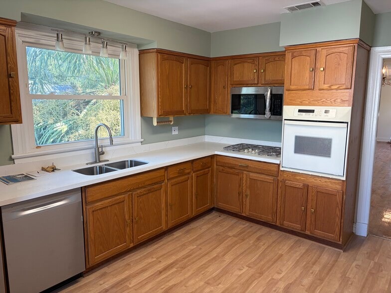 Kitchen - 6818 Canal Blvd