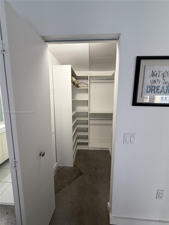 Building Photo - 151 SE 1st St