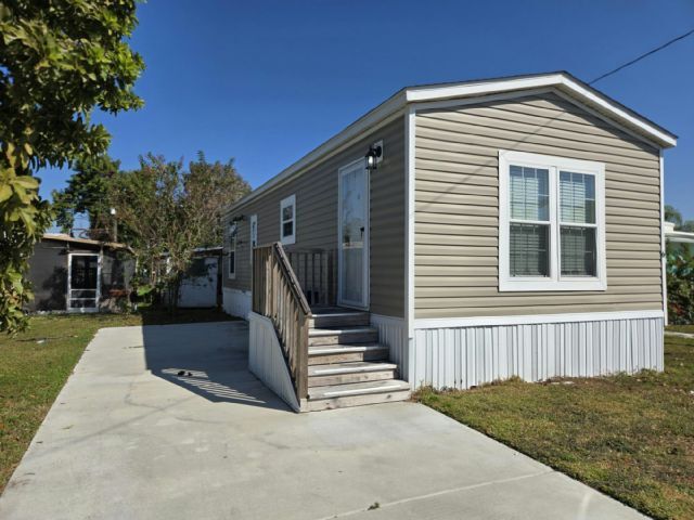 Primary Photo - 6 Forest Ln