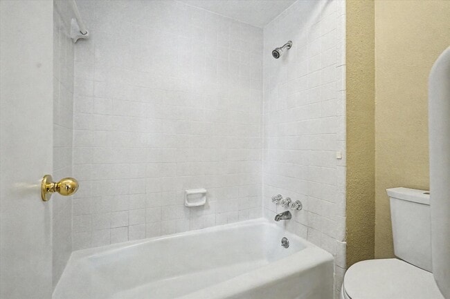 Building Photo - 7315 Foxside Ln
