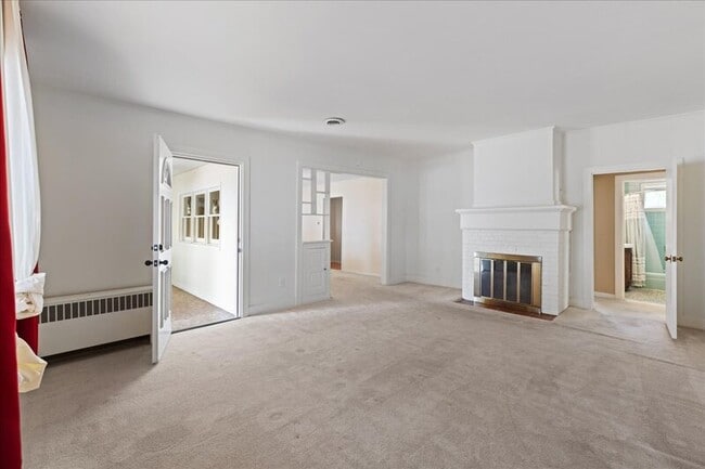Building Photo - 309 S River Walk