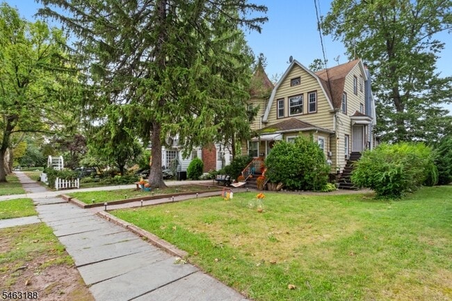 Building Photo - 298 Carmita Ave