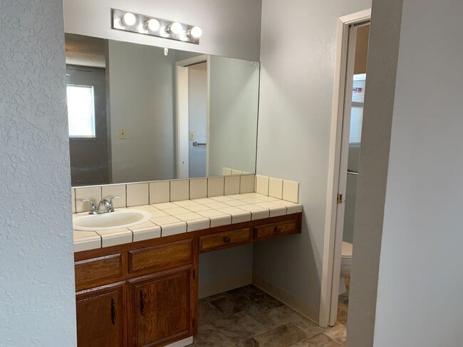 Building Photo - 4525 Trumbull Dr