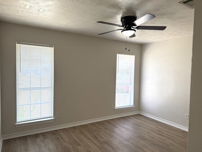 Building Photo - 2308 Antelope Ln