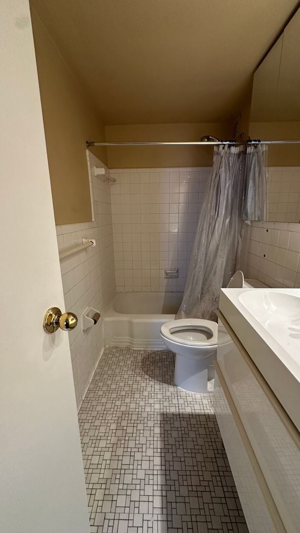 Building Photo - Fantastic Adams Morgan Location!