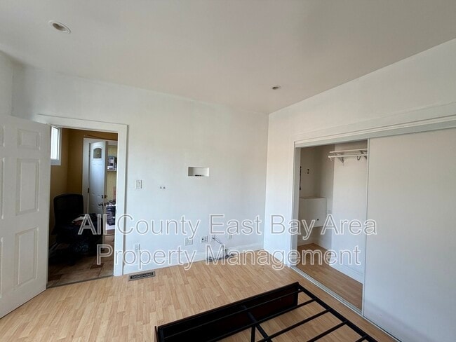 Building Photo - 224 Cordova St