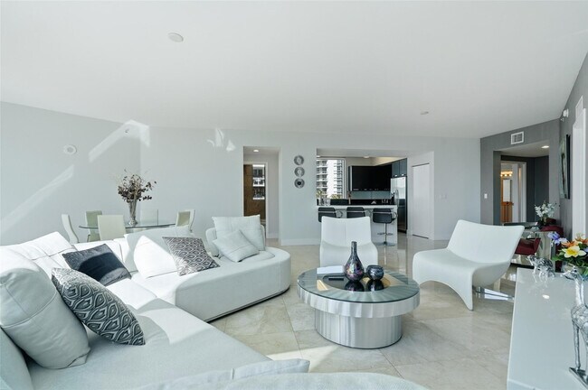 Building Photo - 3030 NE 188th St