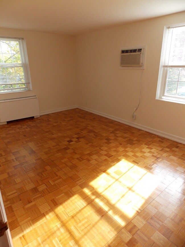 Building Photo - 20 Captain Parker Arms