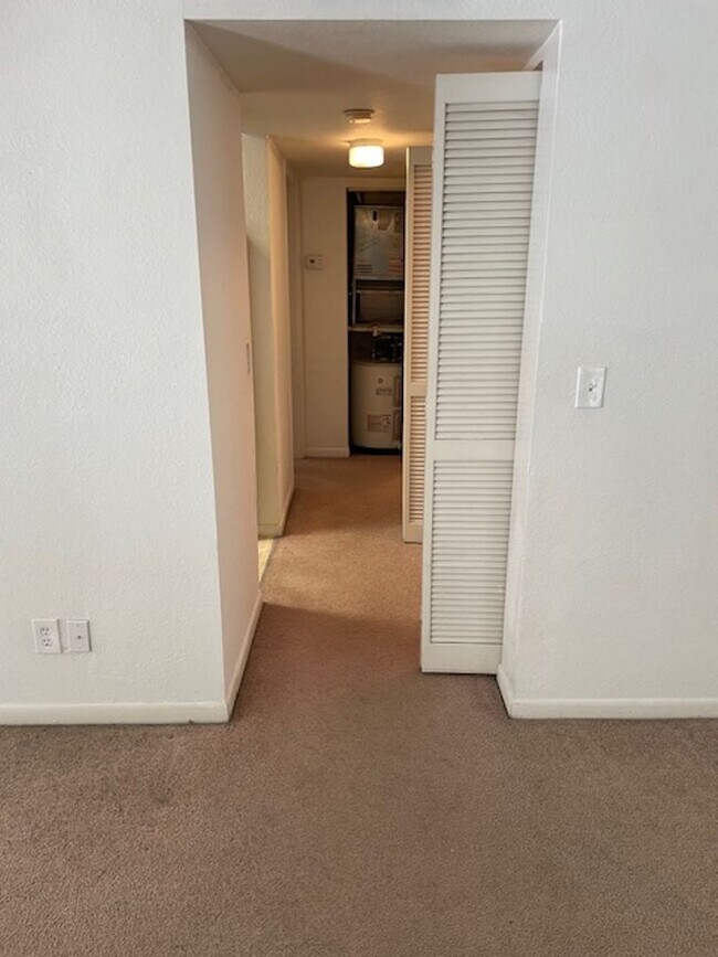 Building Photo - Lexington Place - 1134