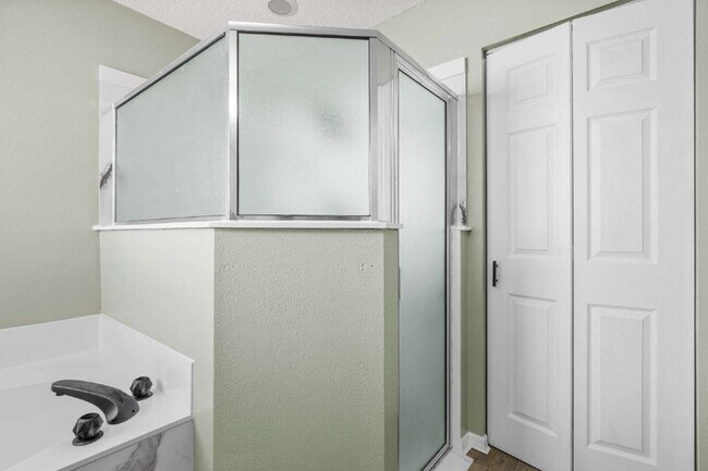 Building Photo - Beautiful 3-Bedroom Home with Private Setting & Open Floor Plan
