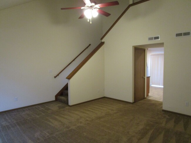 Building Photo - 601-603 Glenstone Dr.