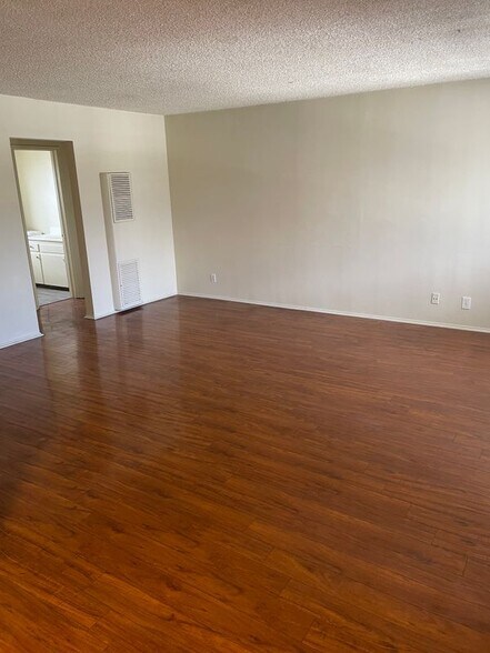 Building Photo - 7763 Hellman Ave