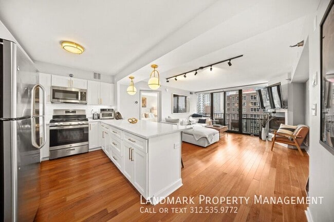 Building Photo - 1309 N Wells St