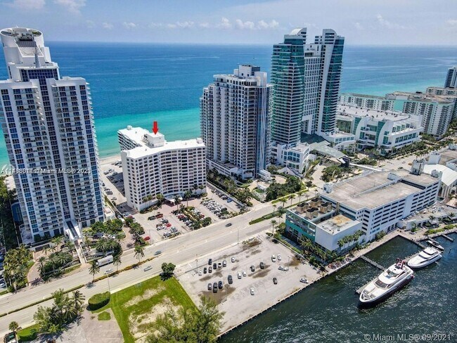 Building Photo - 3505 S Ocean Dr