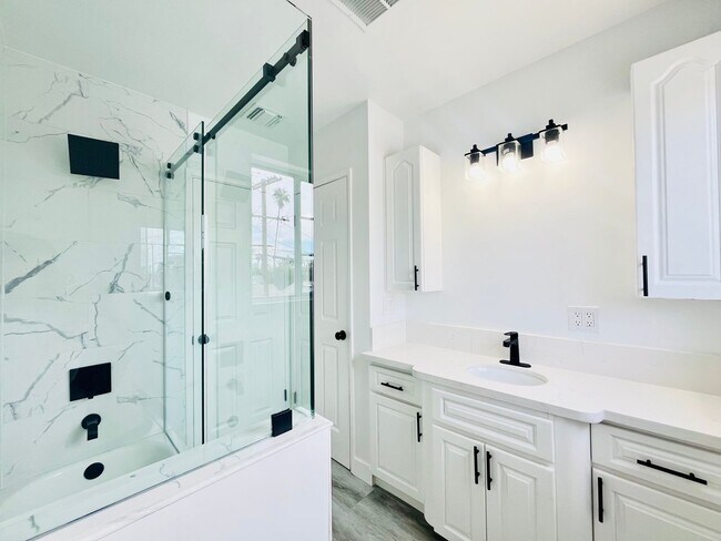 Building Photo - 439 1/2 N Hayworth Ave-439.5