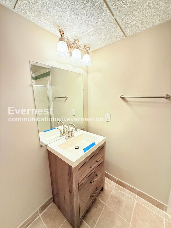 Building Photo - 1660 Brookdale Dr