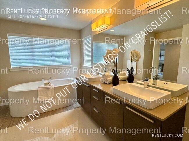 Building Photo - 34601 56th Ct S
