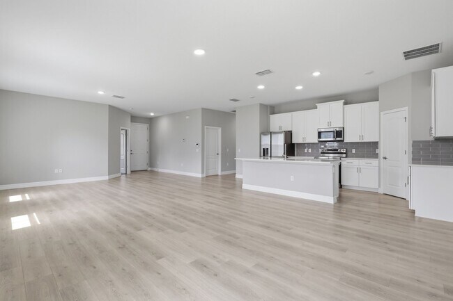 Building Photo - 5574 SW 128th Pl