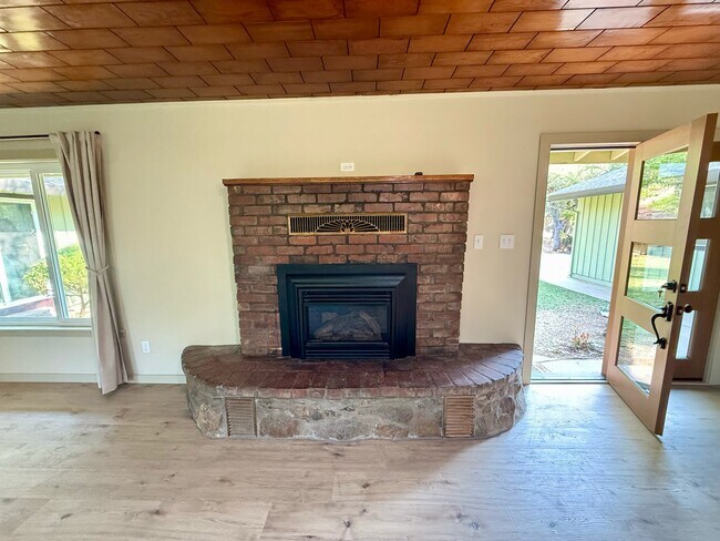 Building Photo - 10070 Garesio Ranch Rd
