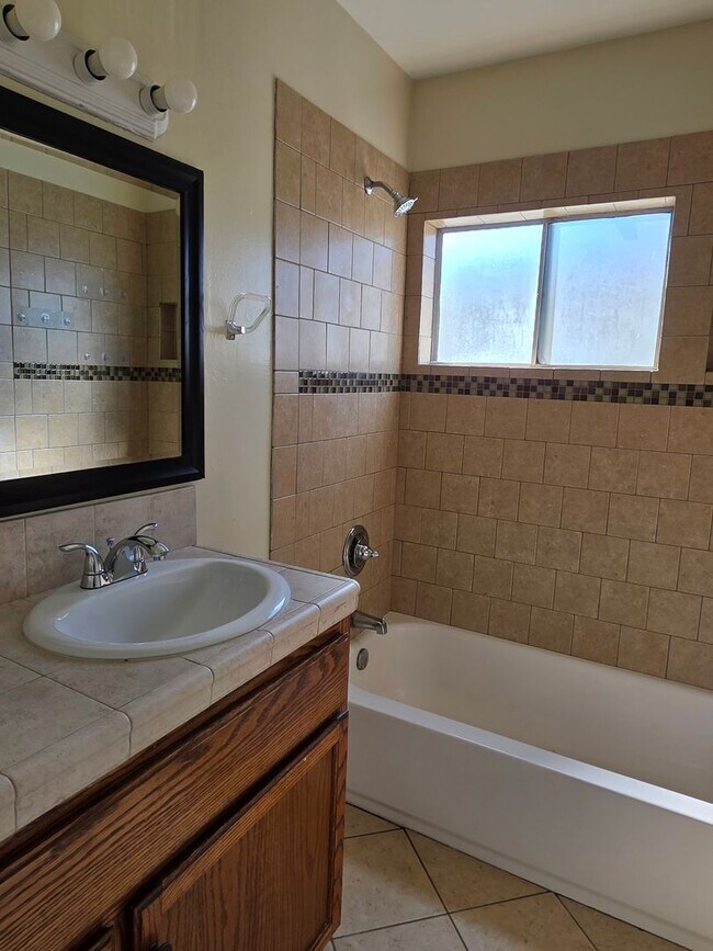 Building Photo - 505 33rd St