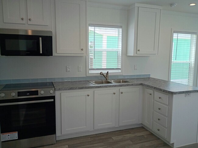 Building Photo - 26 Lily Dr
