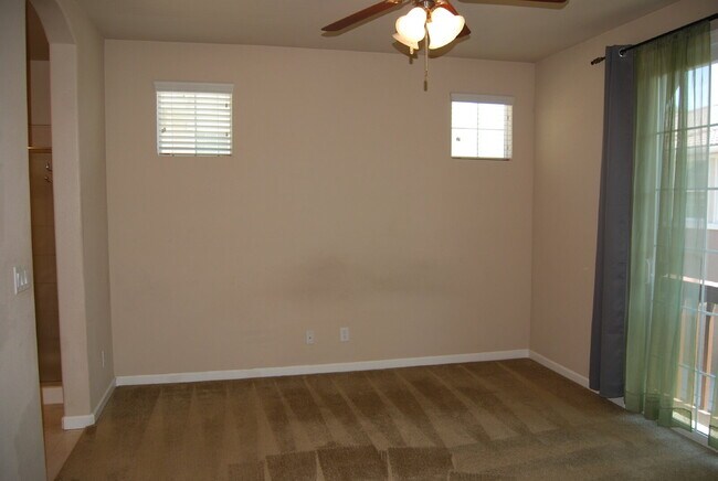 Building Photo - 2 Bedroom, 2 Bathroom Townhome in Damonte Ranch