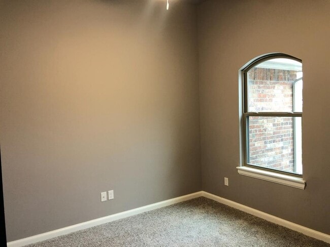 Building Photo - 1540 W Savannah Cir
