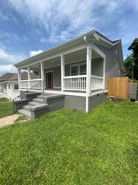 Building Photo - Newly Renovated Spacious 3 Bedroom w/ Full Appliance Package