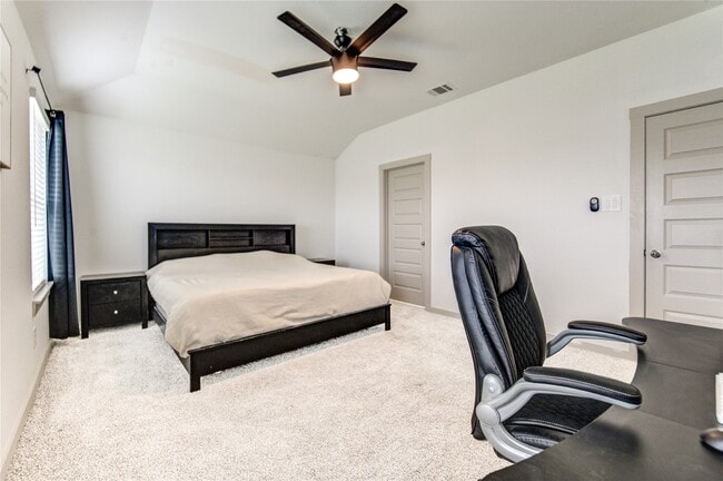 Building Photo - 403 Rain Water Ln