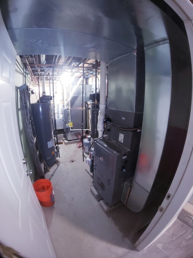 Building Photo - 5134 W Henderson St