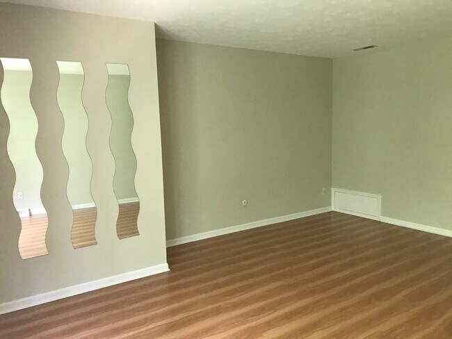 Building Photo - Solon 4 Bedroom Rental