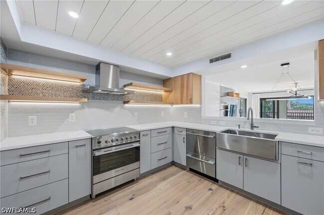 Building Photo - 6080 Pelican Bay Blvd