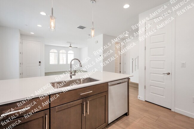 Building Photo - 4100 S Pinelake Way