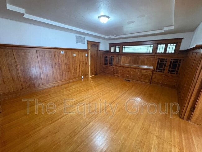 Building Photo - 1410 W Main St