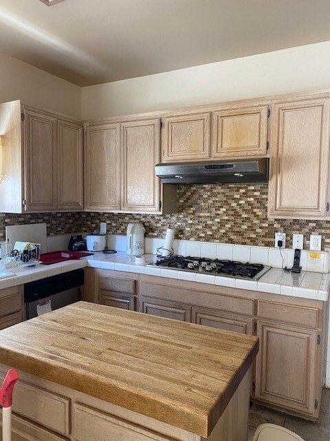 Kitchen - 6257 Fallbrook Ave