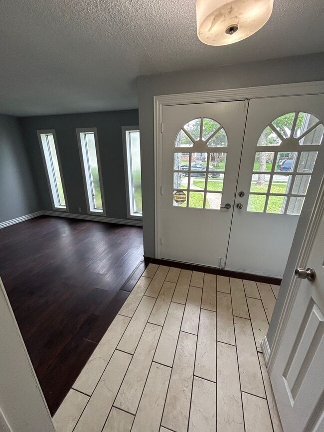 Building Photo - Interested in this home? You clearly have exceptional taste!