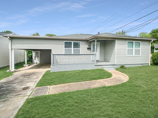 Primary Photo - 322 20th E St