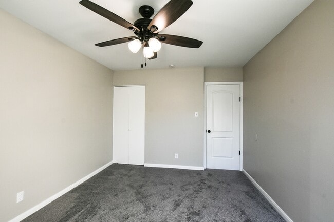 Building Photo - Spacious 4 Bedroom Home