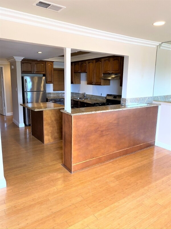 Building Photo - 100 Cliff Dr