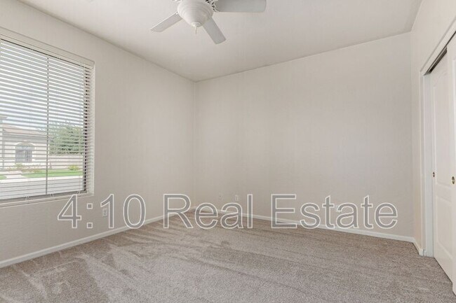 Building Photo - 463 W Canary Way