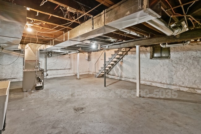 Building Photo - 439 Kingsboro St