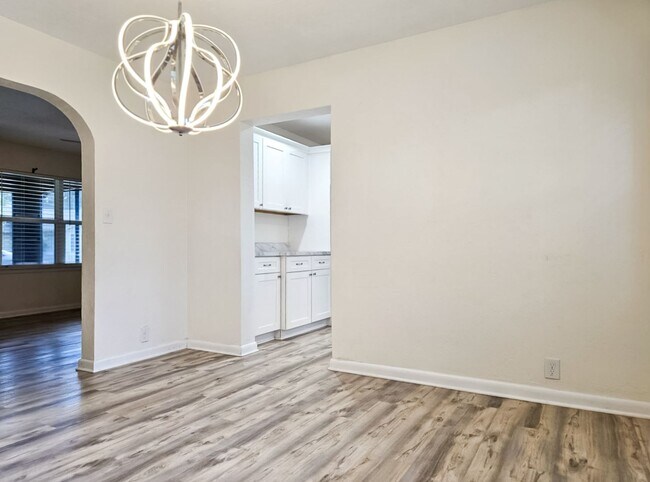 Building Photo - Beautiful 4/2 in Gainesville's Beldevere Area