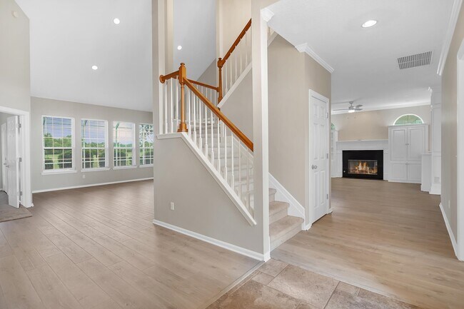 Building Photo - 506 Lakeway Dr