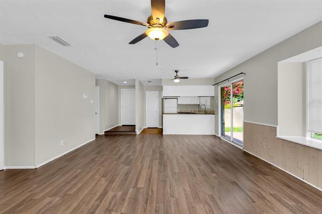 Building Photo - 1113 Holbrook Dr