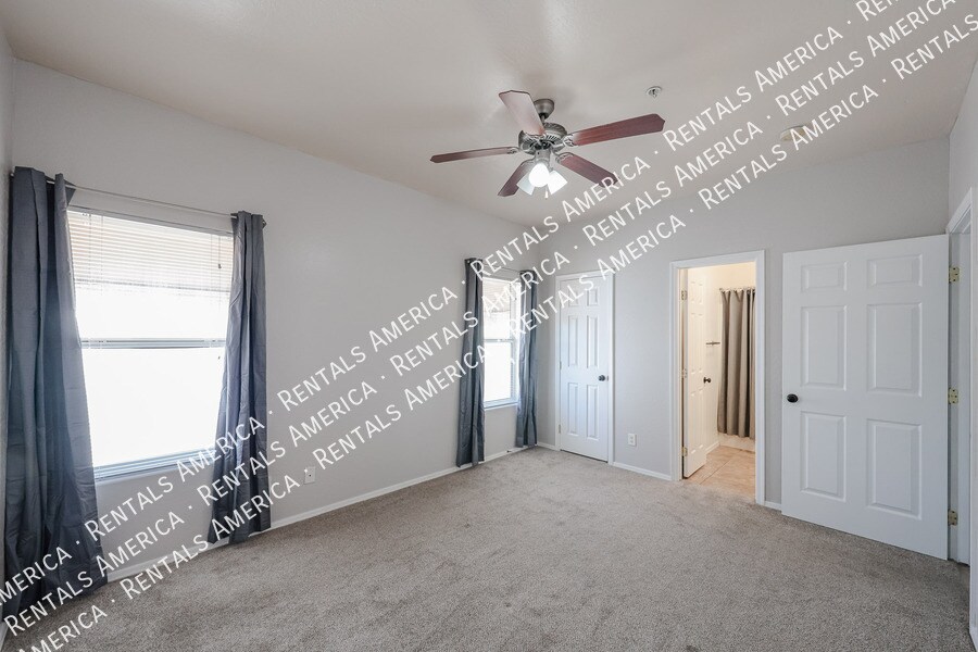 Building Photo - 2950 W Louise Dr