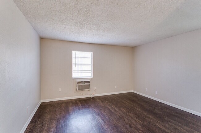 Building Photo - $699 - 2BR in Moore - $99 Move in Special! $0 Deposit!