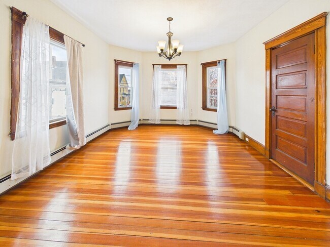 Building Photo - 5-7 Hoyle St