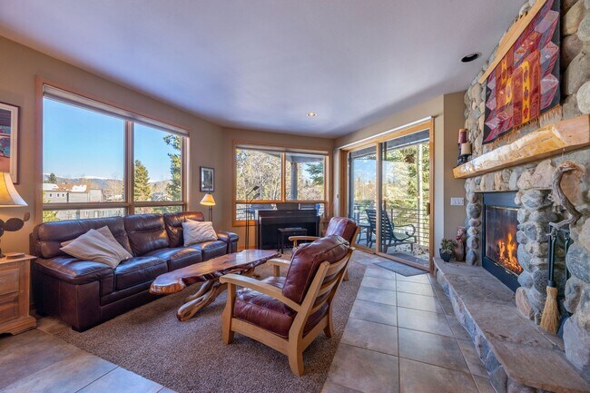 Building Photo - Attached garage! Beautiful views! Heart of...