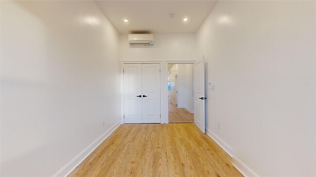 Building Photo - 2050 Strauss St